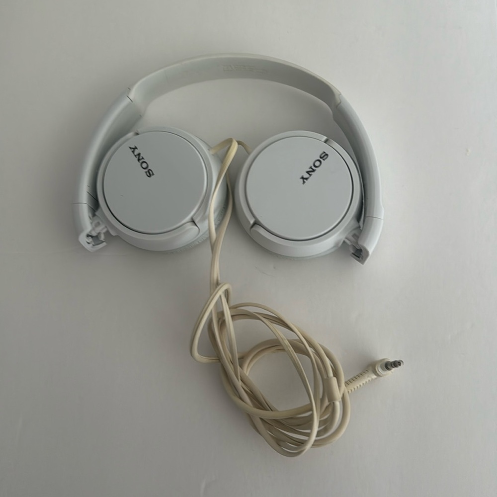 Sony ZX Series Wired On Ear Headphones Model MDR-ZX110 White.